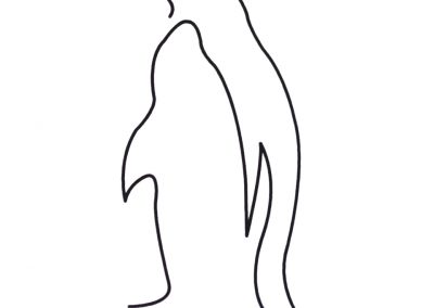 Schwarz-weiß Skizze von einer Delfinform, stilisierte Darstellung, minimalistisches Tiersymbol, für Tier- und Meeresliebhaber, geeignet für Logo oder Design.